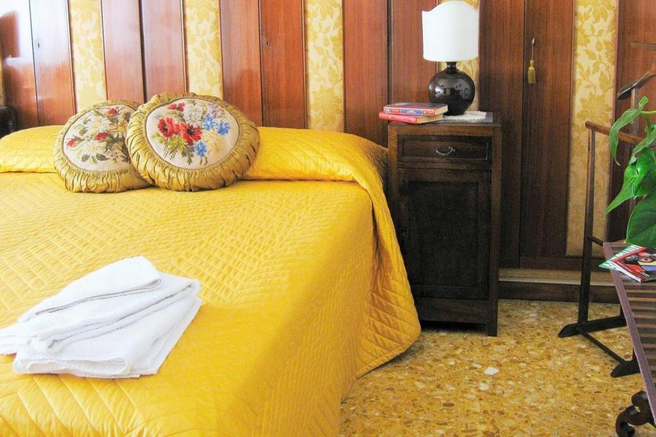 Hotel Romulus Rex Zewnętrze zdjęcie